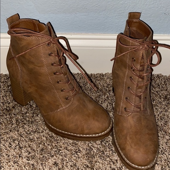 Laced heel booties - Picture 1 of 2